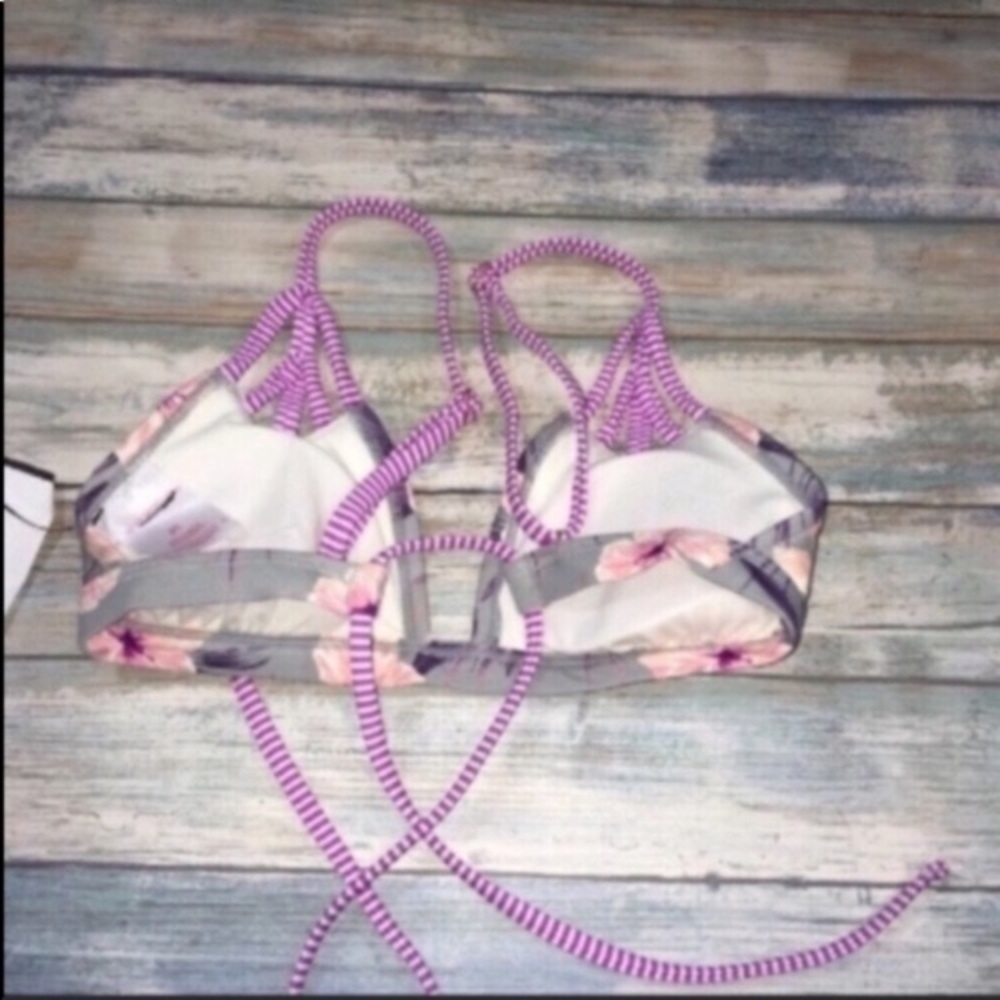 Xhilaration Grey Floral Bikini Top - Picture 4 of 4